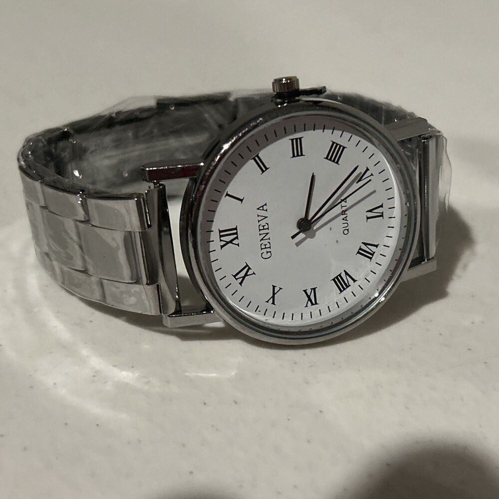 Geneva Wrist Watch  Very Light Weight Fresh Battery Free Shipping